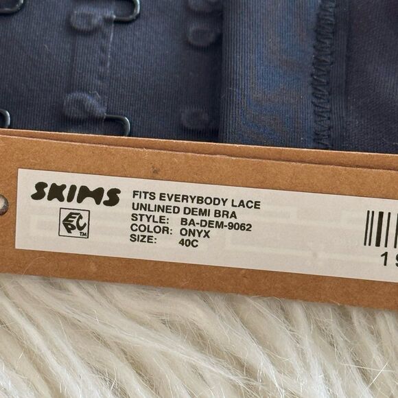 Skims Fits Everybody Lace Demi Underwire Bra Onyx Size 40C - Picture 7 of 7
